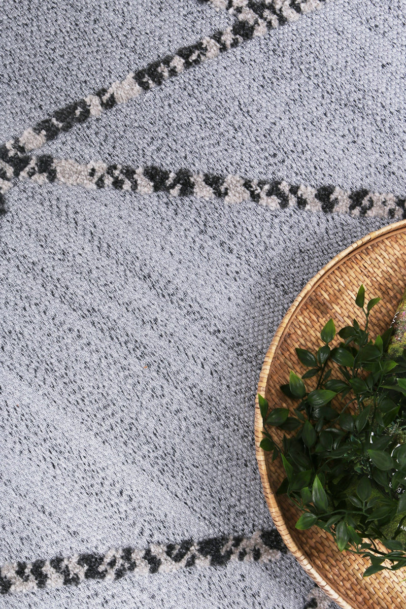 Nefeli Grey Anthrasite Geometric Rug