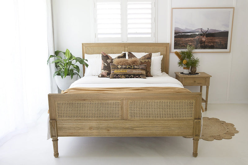 Hampton Cane Bed – Queen Size – Weathered Oak