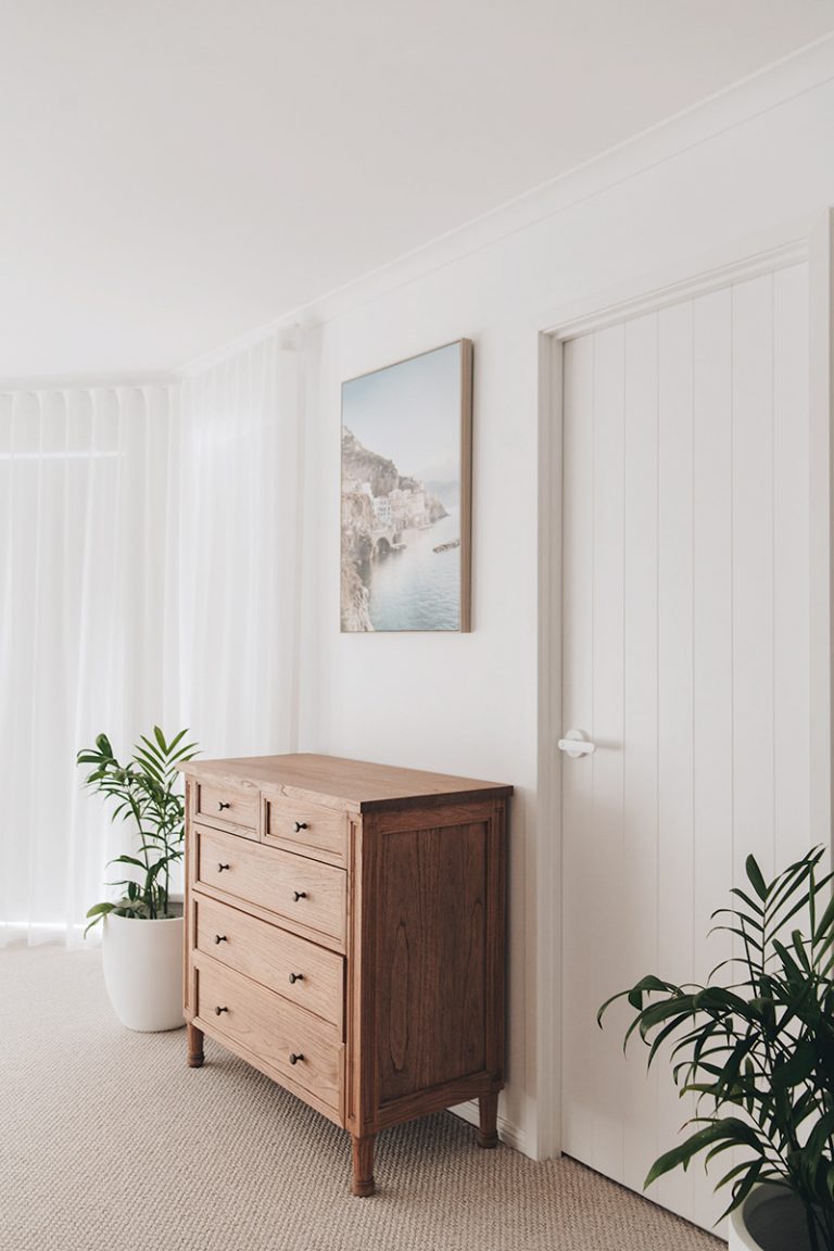 Hampton Dresser – 5 Drawer – Weathered Oak